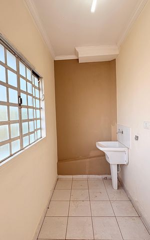 Casa à venda com 2400m², 8 quartos e 20 vagasÁrea Serviço