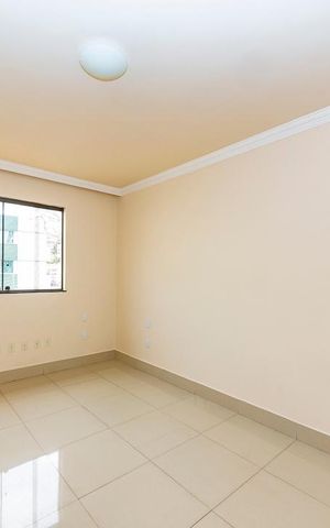 Casa à venda com 371m², 4 quartos e 8 vagas Casa à venda com 371m², 4 quartos e 8 vagasQuarto 2