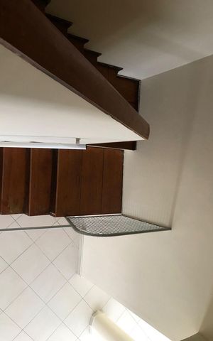 Apartamento à venda com 116m², 3 quartos e sem vaga Apartamento à venda com 116m², 3 quartos e sem vagaEscada
