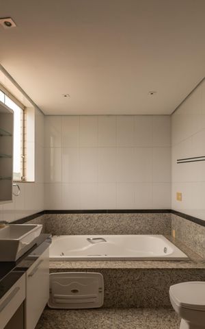 Apartamento à venda com 180m², 4 quartos e 4 vagas Apartamento à venda com 180m², 4 quartos e 4 vagasBanheiro Suíte
