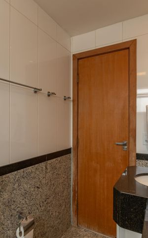 Apartamento à venda com 180m², 4 quartos e 4 vagas Apartamento à venda com 180m², 4 quartos e 4 vagasBanheiro Social