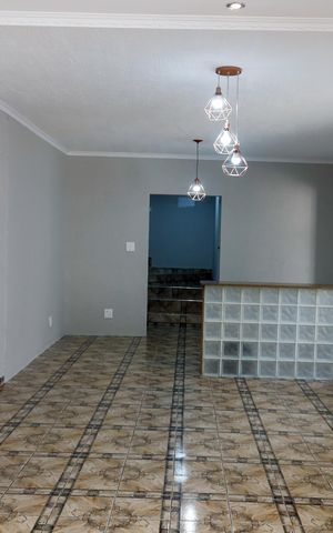 Casa para alugar com 170m², 3 quartos e 2 vagas Casa para alugar com 170m², 3 quartos e 2 vagasSala