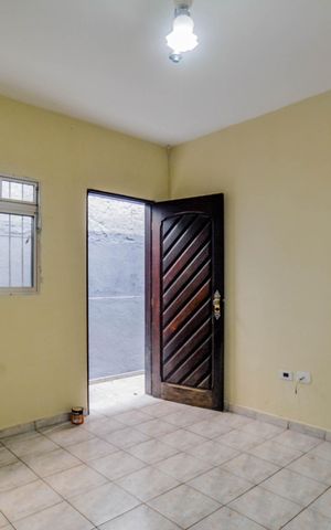Casa à venda com 150m², 1 quarto e 1 vaga Casa à venda com 150m², 1 quarto e 1 vagaSala