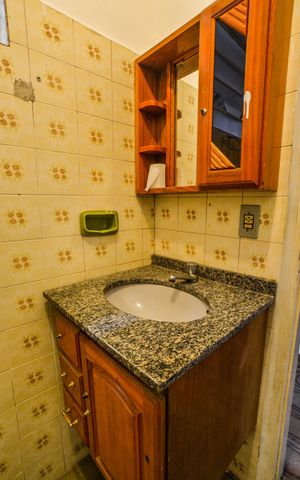Casa à venda com 150m², 1 quarto e 1 vaga Casa à venda com 150m², 1 quarto e 1 vagaBanheiro