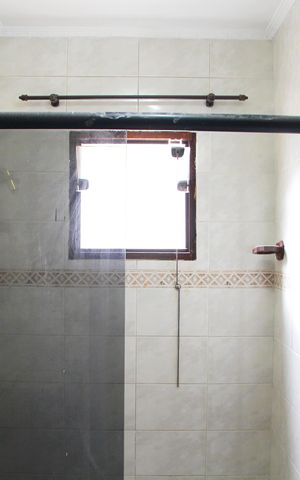 Casa para alugar com 220m², 3 quartos e 2 vagasBanheiro Social