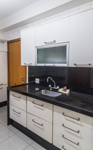 Apartamento à venda com 139m², 3 quartos e 2 vagas Apartamento à venda com 139m², 3 quartos e 2 vagasCozinha