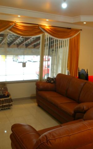 Casa à venda com 192m², 3 quartos e 3 vagasSala