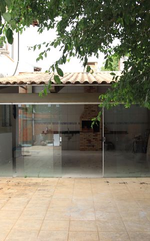 Casa para alugar com 115m², 2 quartos e 2 vagasÁrea externa