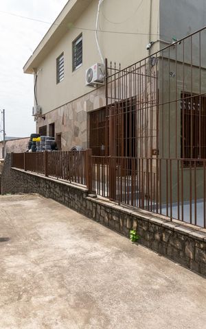 Casa à venda com 130m², 2 quartos e 1 vaga Casa à venda com 130m², 2 quartos e 1 vagaEntrada