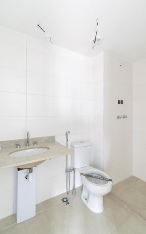 Apartamento à venda com 81m², 3 quartos e 1 vaga Apartamento à venda com 81m², 3 quartos e 1 vagaBanheiro da Suíte