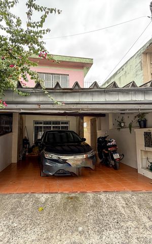 Casa à venda com 135m², 3 quartos e 2 vagas Casa à venda com 135m², 3 quartos e 2 vagasFachada