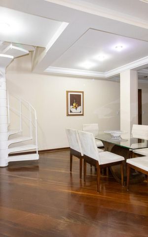 Casa de condomínio à venda com 402m², 3 quartos e 4 vagas Casa de condomínio à venda com 402m², 3 quartos e 4 vagasSala