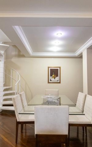 Casa de condomínio à venda com 402m², 3 quartos e 4 vagas Casa de condomínio à venda com 402m², 3 quartos e 4 vagasSala