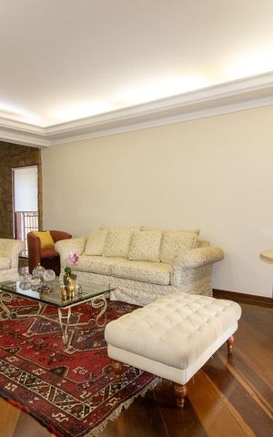 Casa de condomínio à venda com 402m², 3 quartos e 4 vagas Casa de condomínio à venda com 402m², 3 quartos e 4 vagasSala