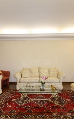Casa de condomínio à venda com 402m², 3 quartos e 4 vagas Casa de condomínio à venda com 402m², 3 quartos e 4 vagasSala