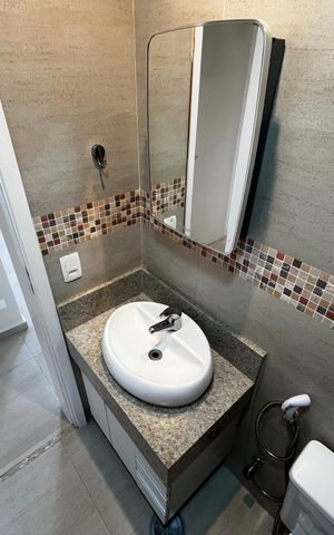 Apartamento à venda com 70m², 2 quartos e 2 vagas Apartamento à venda com 70m², 2 quartos e 2 vagasBanheiro da Suíte