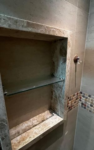 Apartamento à venda com 70m², 2 quartos e 2 vagas Apartamento à venda com 70m², 2 quartos e 2 vagasBanheiro da Suíte
