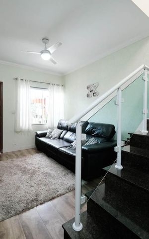 Casa à venda com 84m², 3 quartos e 2 vagasSala