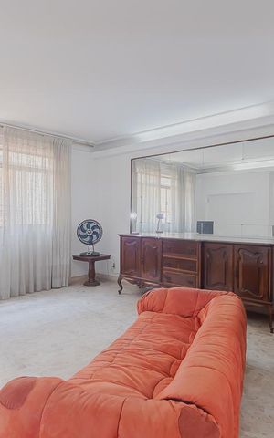 Casa à venda com 418m², 4 quartos e 8 vagasSala