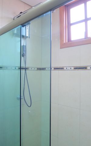 Casa à venda com 221m², 3 quartos e 2 vagasCasa 1 - Banheiro da Suíte