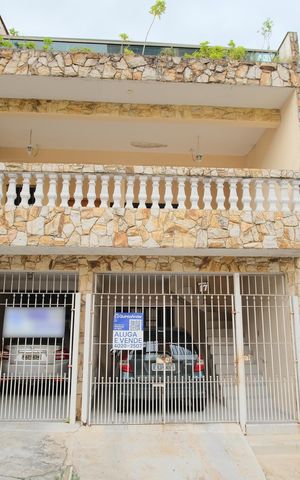 Casa à venda com 221m², 3 quartos e 2 vagasPlaca