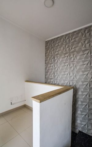 Casa à venda com 244m², 3 quartos e sem vaga Casa à venda com 244m², 3 quartos e sem vagaEscada