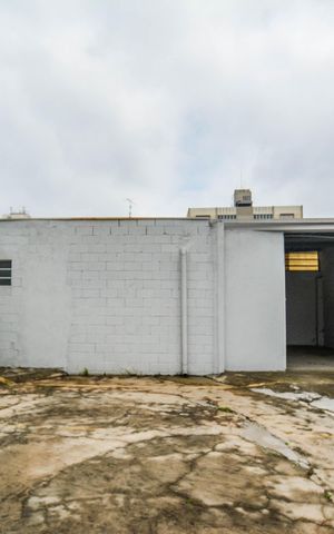 Casa à venda com 244m², 3 quartos e sem vaga Casa à venda com 244m², 3 quartos e sem vagaQuintal