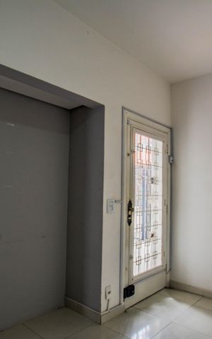 Casa à venda com 244m², 3 quartos e sem vaga Casa à venda com 244m², 3 quartos e sem vagaSala