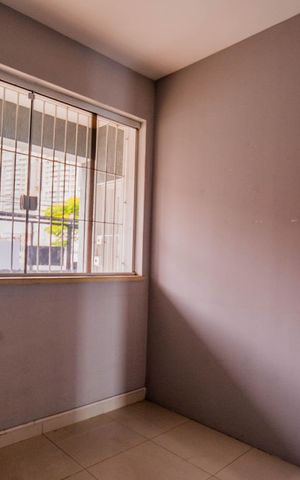 Casa à venda com 244m², 3 quartos e sem vaga Casa à venda com 244m², 3 quartos e sem vagaSala