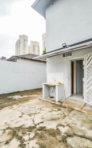 Casa à venda com 244m², 3 quartos e sem vaga Casa à venda com 244m², 3 quartos e sem vagaQuintal