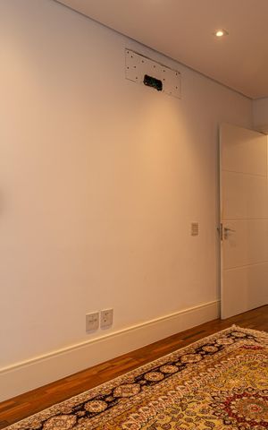 Apartamento à venda com 475m², 4 quartos e 4 vagas Apartamento à venda com 475m², 4 quartos e 4 vagasCloset da Suíte 1