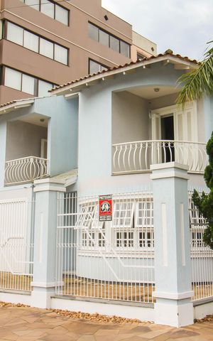 Casa à venda com 170m², 3 quartos e 2 vagasFachada