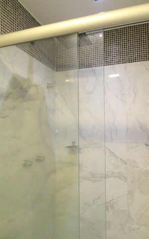 Apartamento à venda com 78m², 2 quartos e 2 vagasBanheiro social