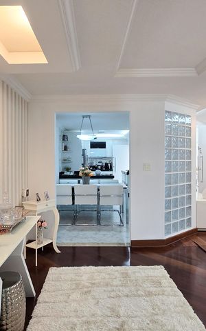 Casa à venda com 200m², 3 quartos e 3 vagas Casa à venda com 200m², 3 quartos e 3 vagasHall
