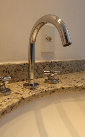 Apartamento à venda com 92m², 2 quartos e 2 vagasBanheiro Quarto 1 suíte