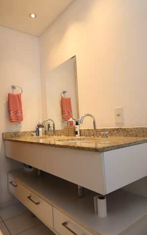 Apartamento à venda com 92m², 2 quartos e 2 vagasBanheiro Quarto 1 suíte