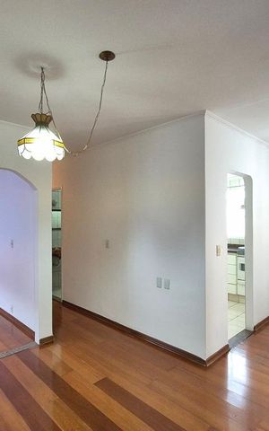 Casa à venda com 240m², 4 quartos e 4 vagas Casa à venda com 240m², 4 quartos e 4 vagasSala