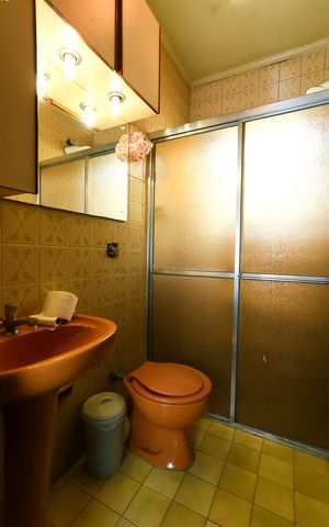 Casa à venda com 155m², 3 quartos e 2 vagas Casa à venda com 155m², 3 quartos e 2 vagasBanheiro da Suíte 1