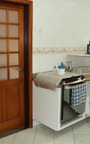 Casa de condomínio para alugar com 360m², 5 quartos e 6 vagasCozinha