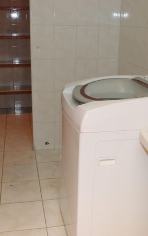 Casa de condomínio para alugar com 360m², 5 quartos e 6 vagasÁrea de Serviço
