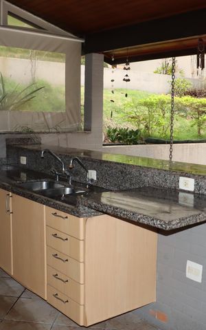 Casa de condomínio para alugar com 360m², 5 quartos e 6 vagasÁrea Externa