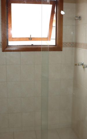 Casa de condomínio para alugar com 360m², 5 quartos e 6 vagasBanheiro da Suíte 1