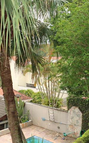 Casa de condomínio para alugar com 360m², 5 quartos e 6 vagasÁrea Externa