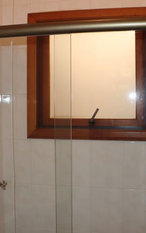 Casa de condomínio para alugar com 360m², 5 quartos e 6 vagasBanheiro de Serviço