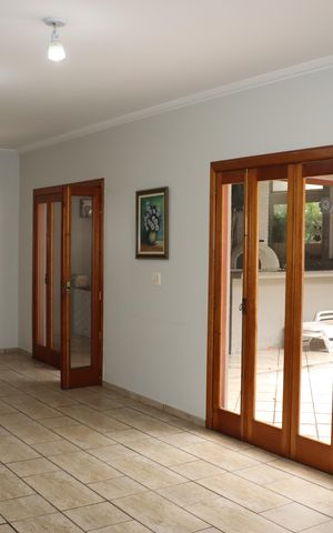 Casa de condomínio para alugar com 360m², 5 quartos e 6 vagasSala 2