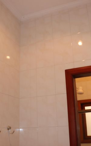 Casa de condomínio para alugar com 360m², 5 quartos e 6 vagasBanheiro de Serviço