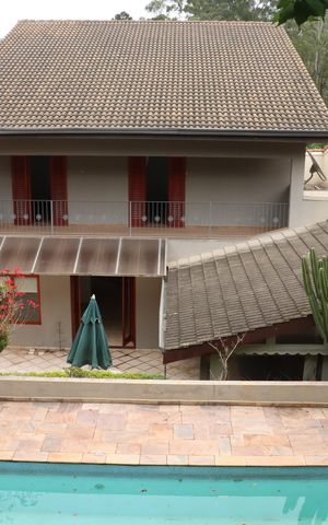 Casa de condomínio para alugar com 360m², 5 quartos e 6 vagasÁrea Externa
