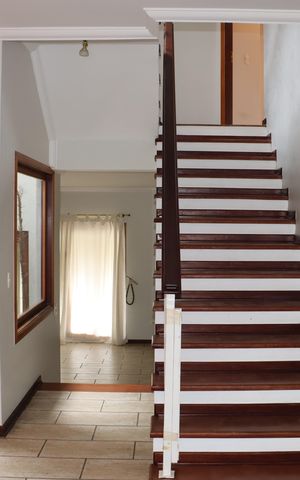 Casa de condomínio para alugar com 360m², 5 quartos e 6 vagasSala