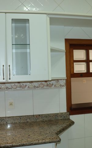 Casa de condomínio para alugar com 360m², 5 quartos e 6 vagasCozinha