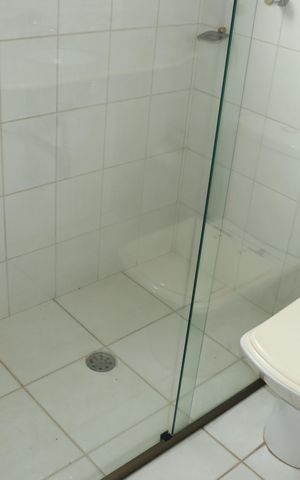 Casa de condomínio para alugar com 360m², 5 quartos e 6 vagasBanheiro da Suíte 2